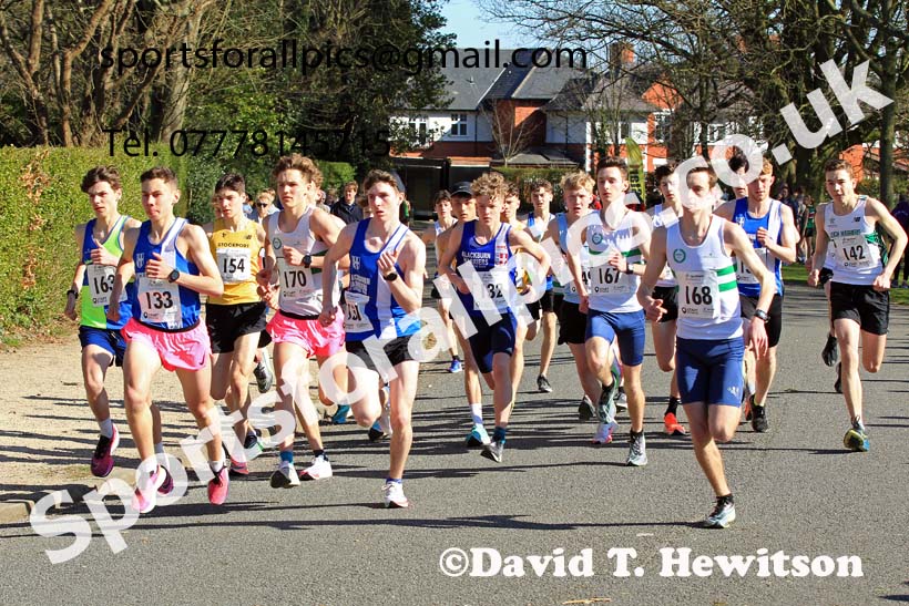 Mens Under-17s 5k, 2022 Northern 12 and 6 Stage Road Relays,  Birkenhead Park, Birkenhead, Wirral.  Photo: David T. Hewitson/Sports for All Pics